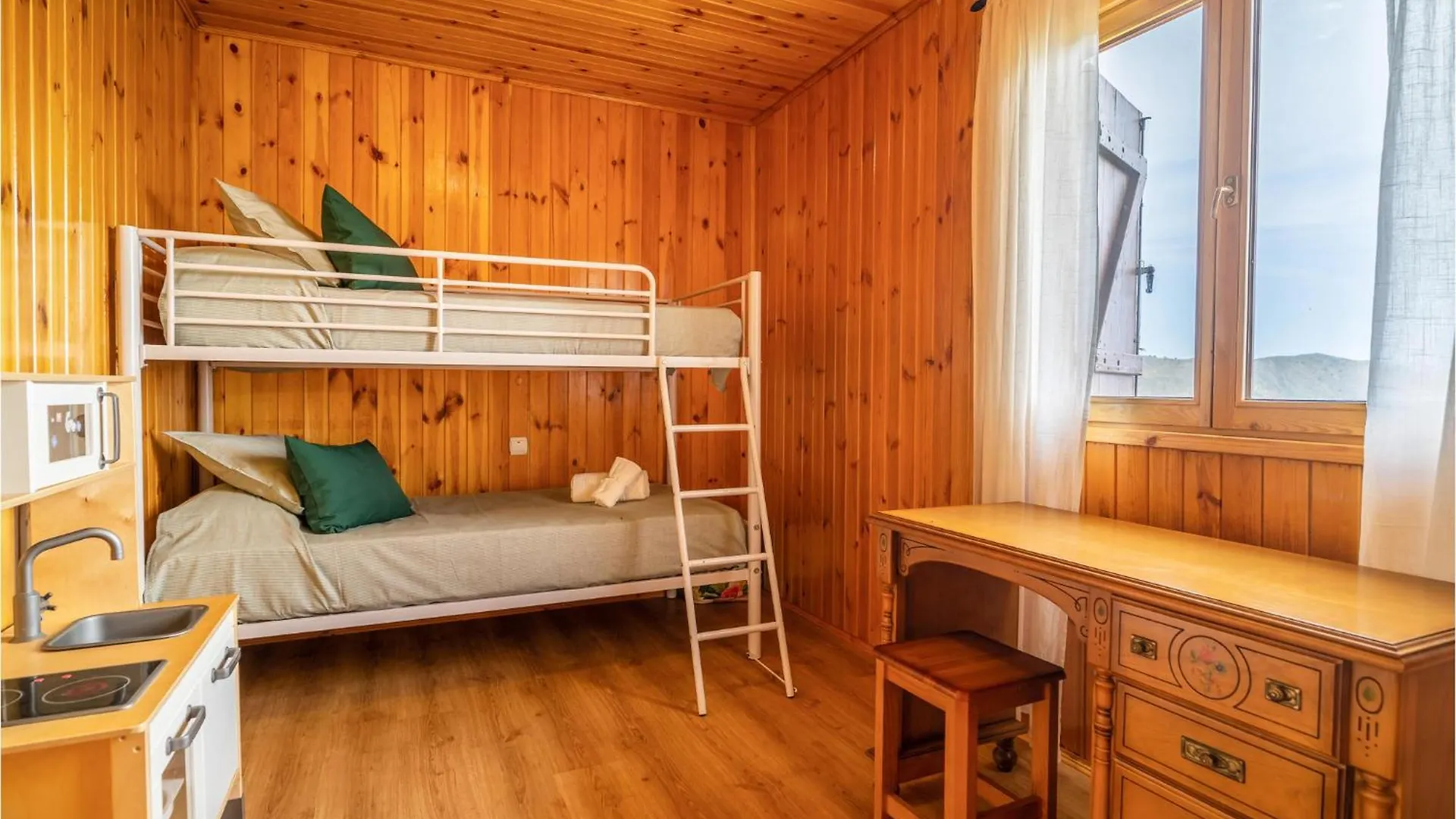 Pet Friendly Home In El Borge With Kitchenette Moclinejo